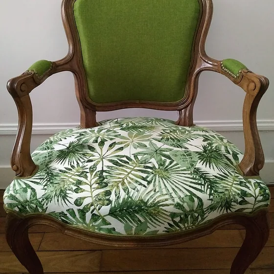 Fauteuil cabriolet style Louis XV, de face